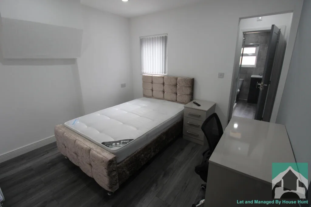 6 bedroom house for rent