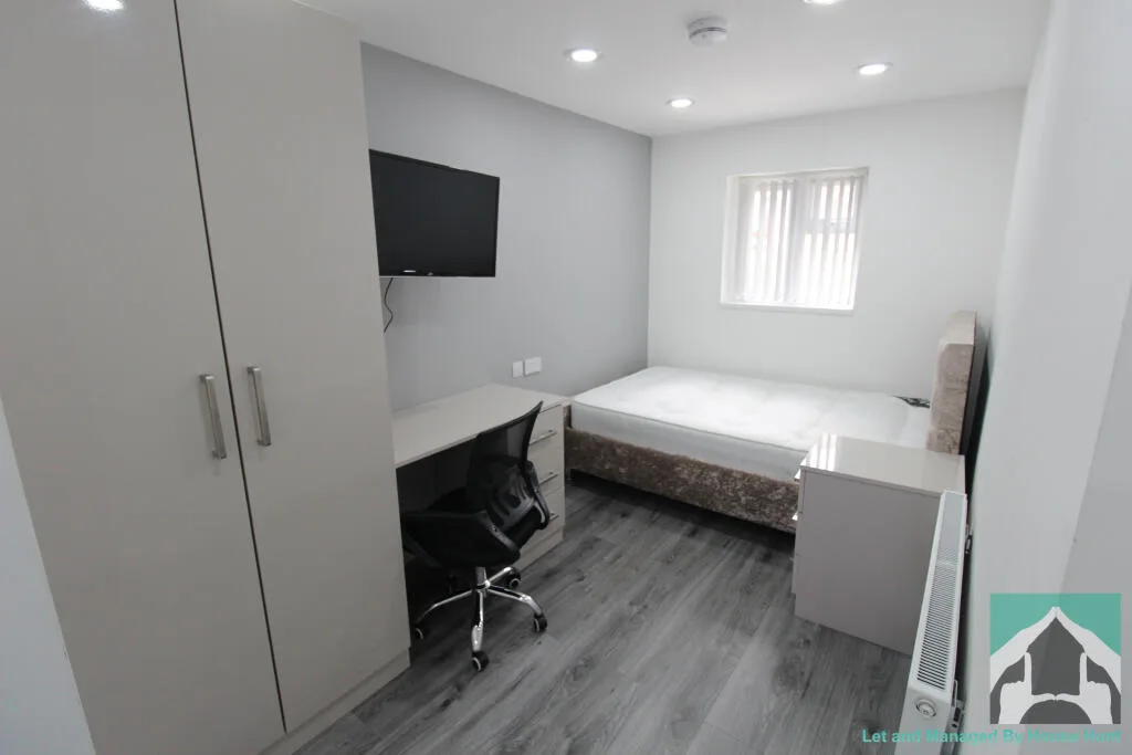 6 bedroom house for rent