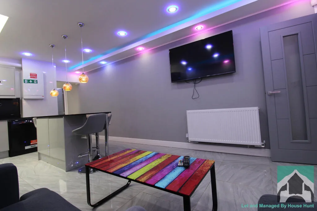 6 bedroom house for rent