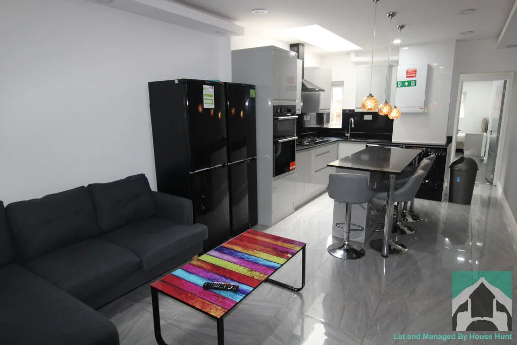 6 bedroom house for rent