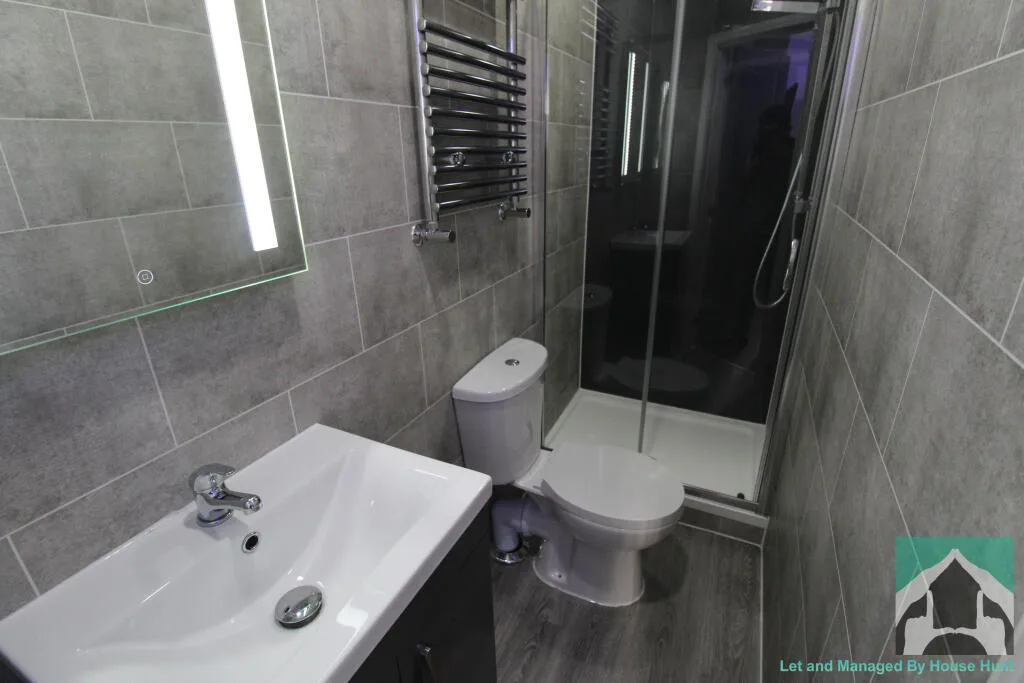 6 bedroom house for rent