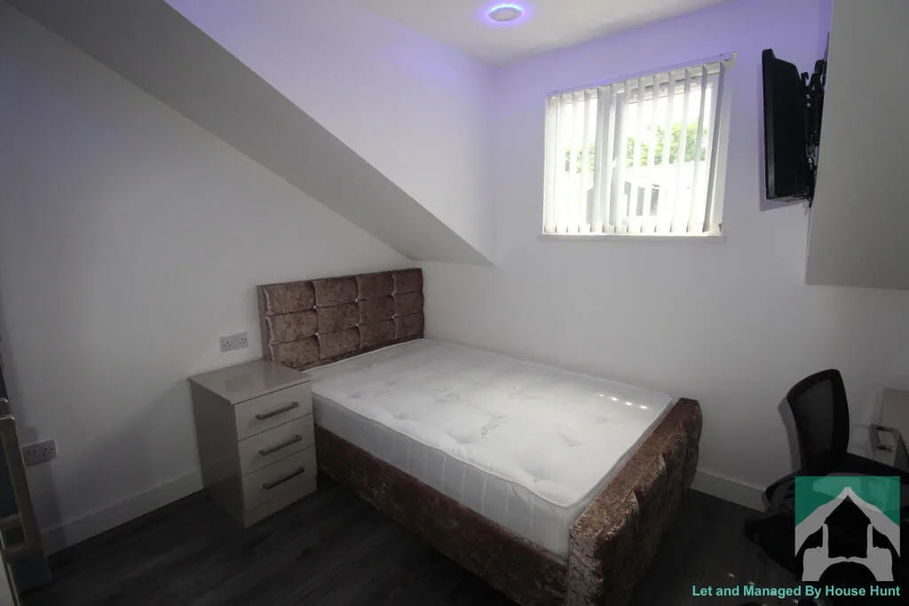 6 bedroom house for rent