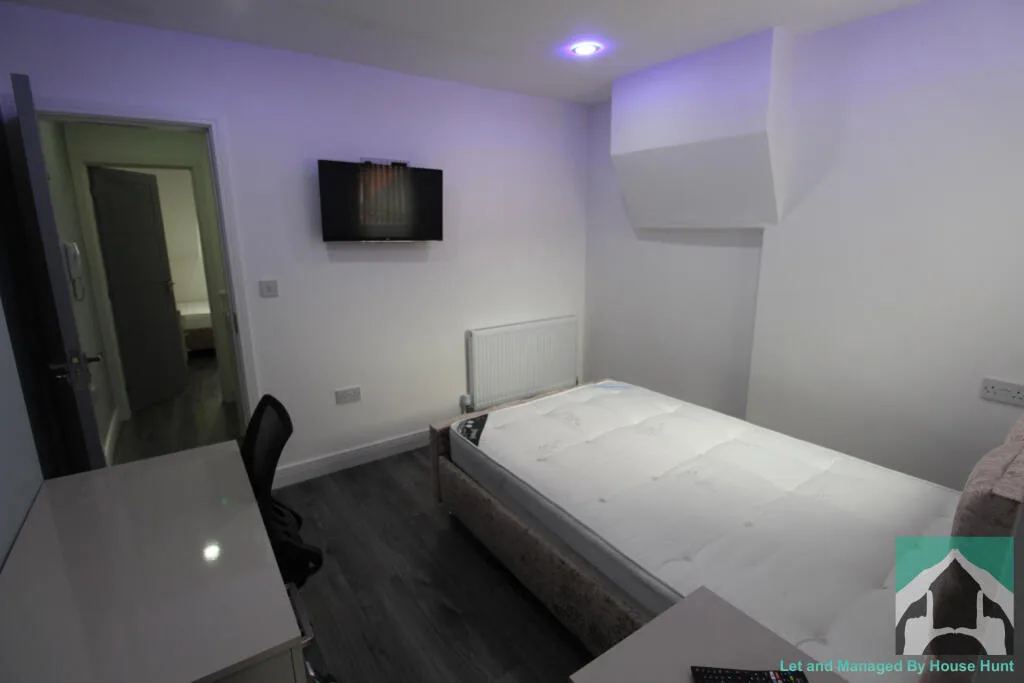 6 bedroom house for rent