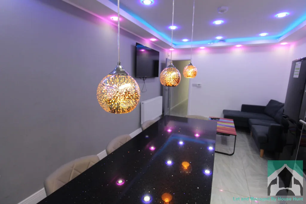 6 bedroom house for rent