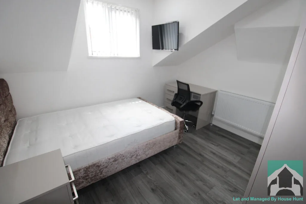 6 bedroom house for rent
