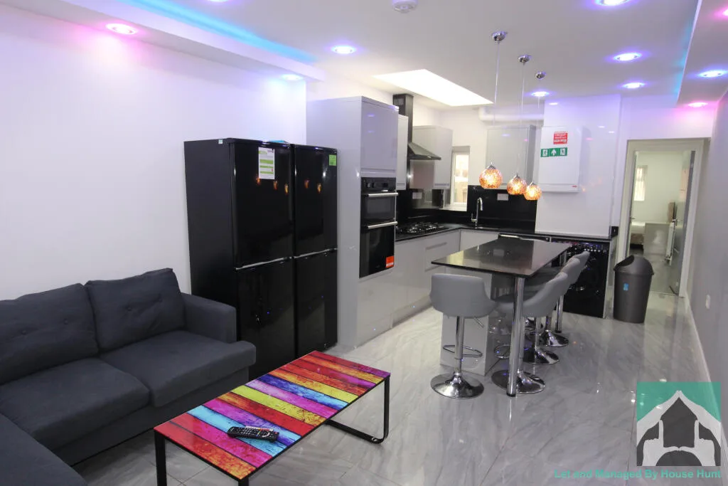 6 bedroom house for rent