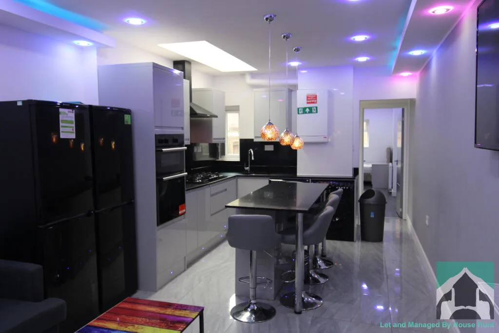 6 bedroom house for rent