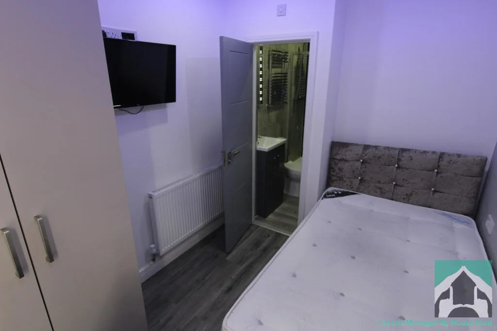 6 bedroom house for rent