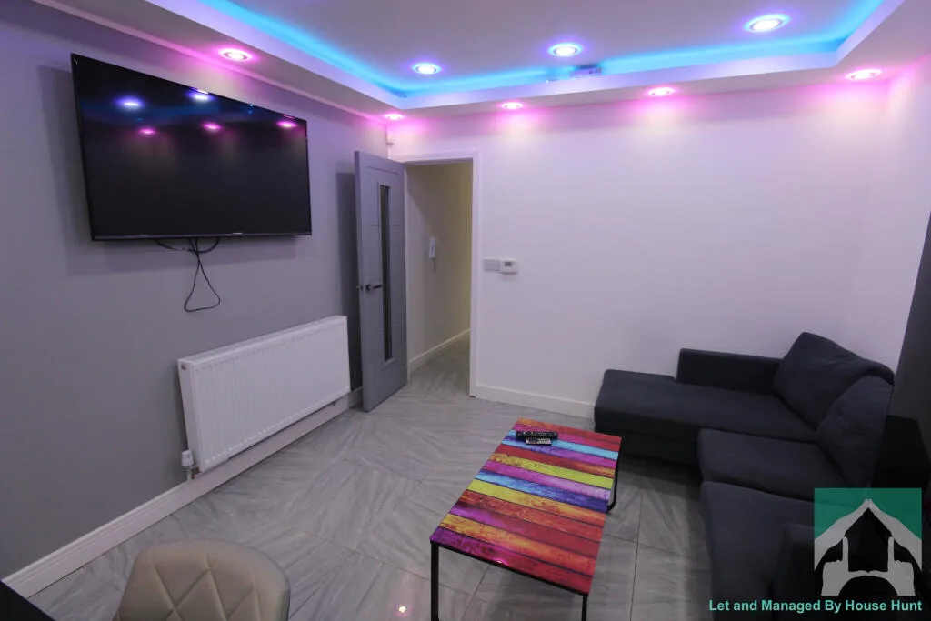 6 bedroom house for rent
