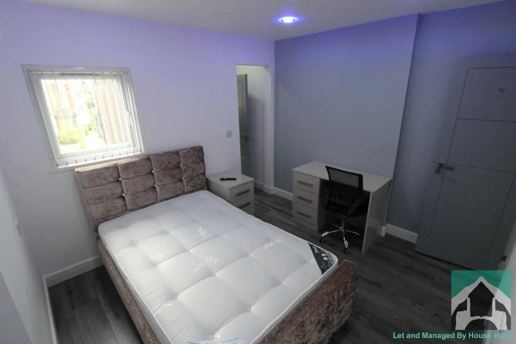 6 bedroom house for rent
