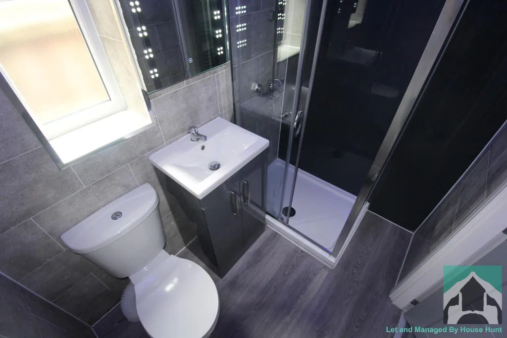 6 bedroom house for rent