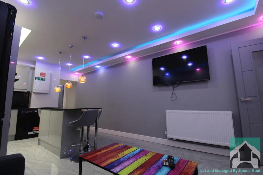 6 bedroom house for rent