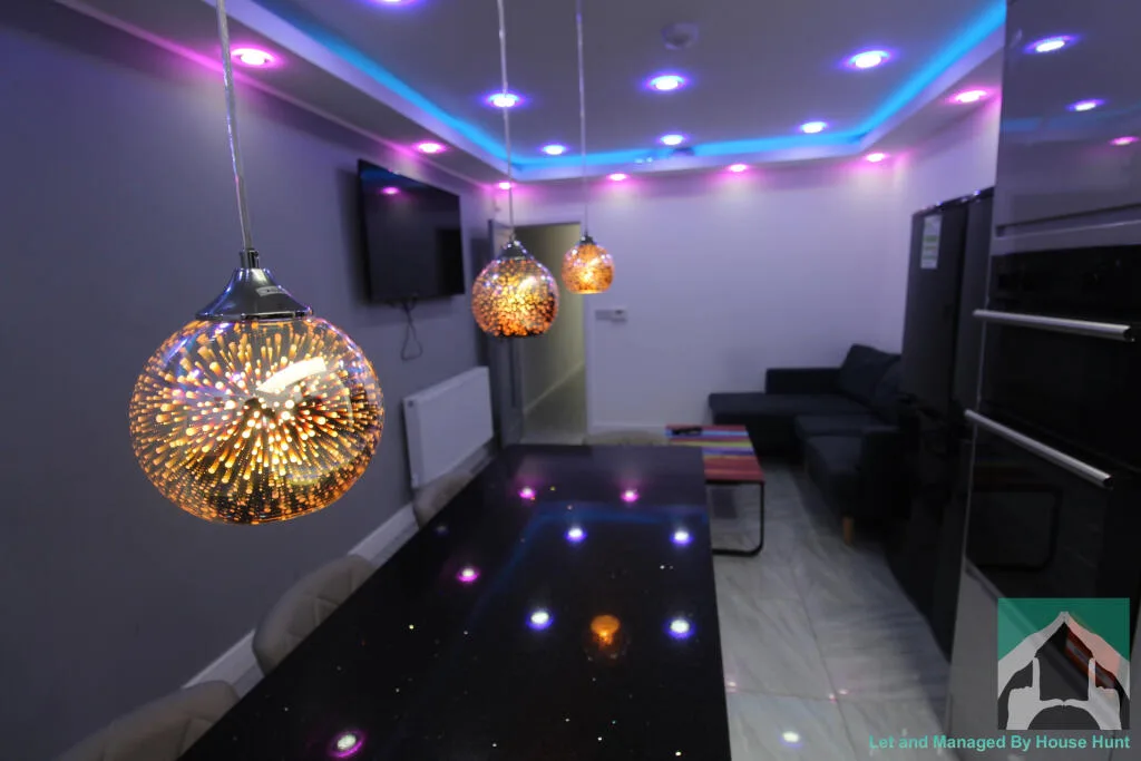 6 bedroom house for rent