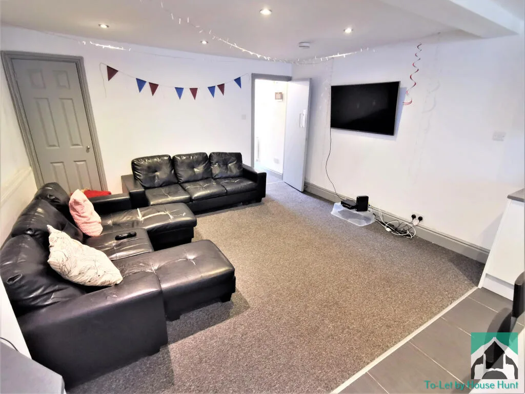 7 bedroom terraced house for rent