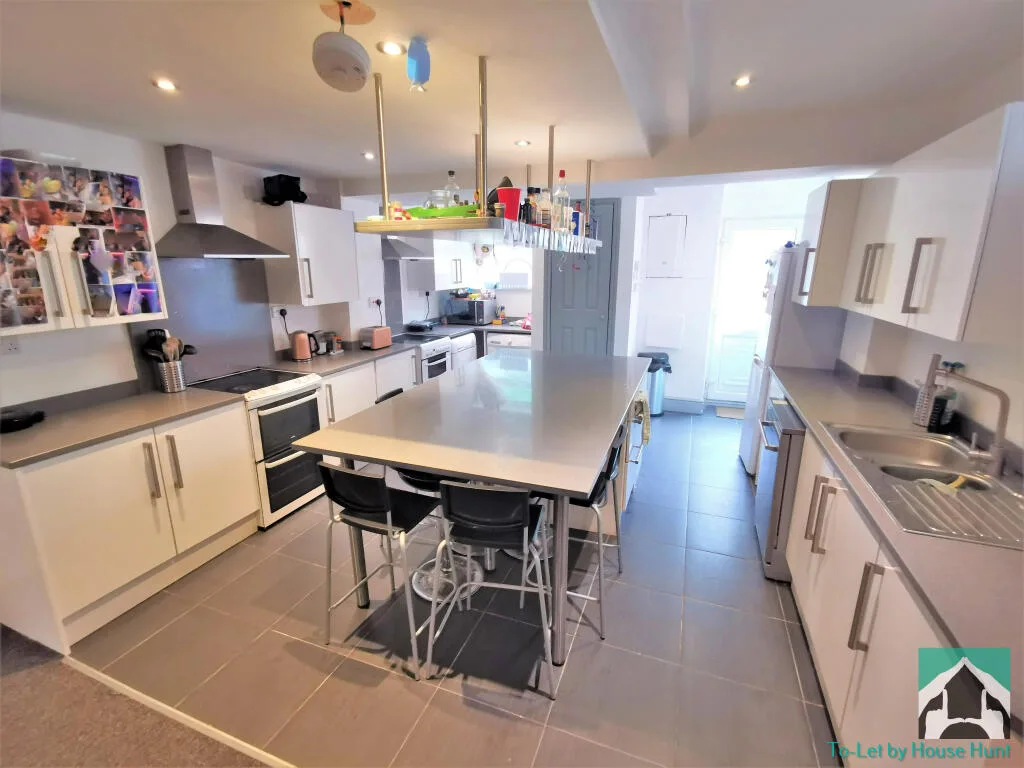 7 bedroom terraced house for rent