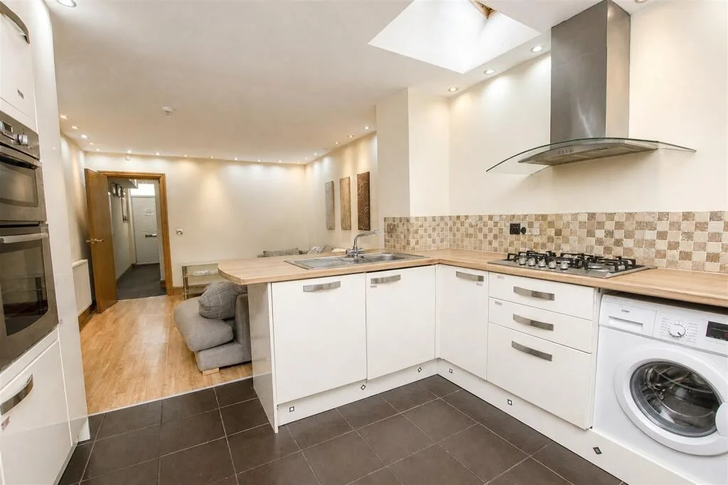 6 bedroom house for rent