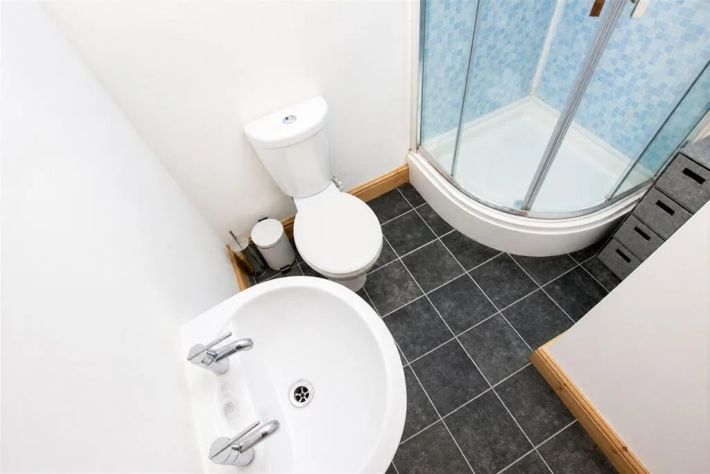 6 bedroom house for rent