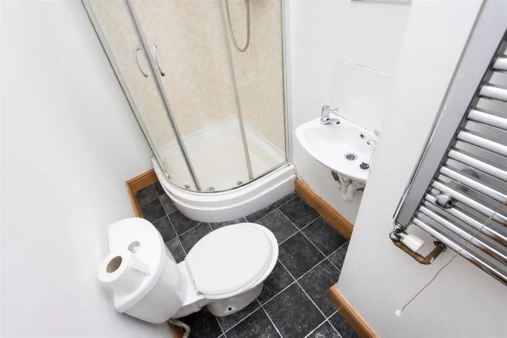 6 bedroom house for rent