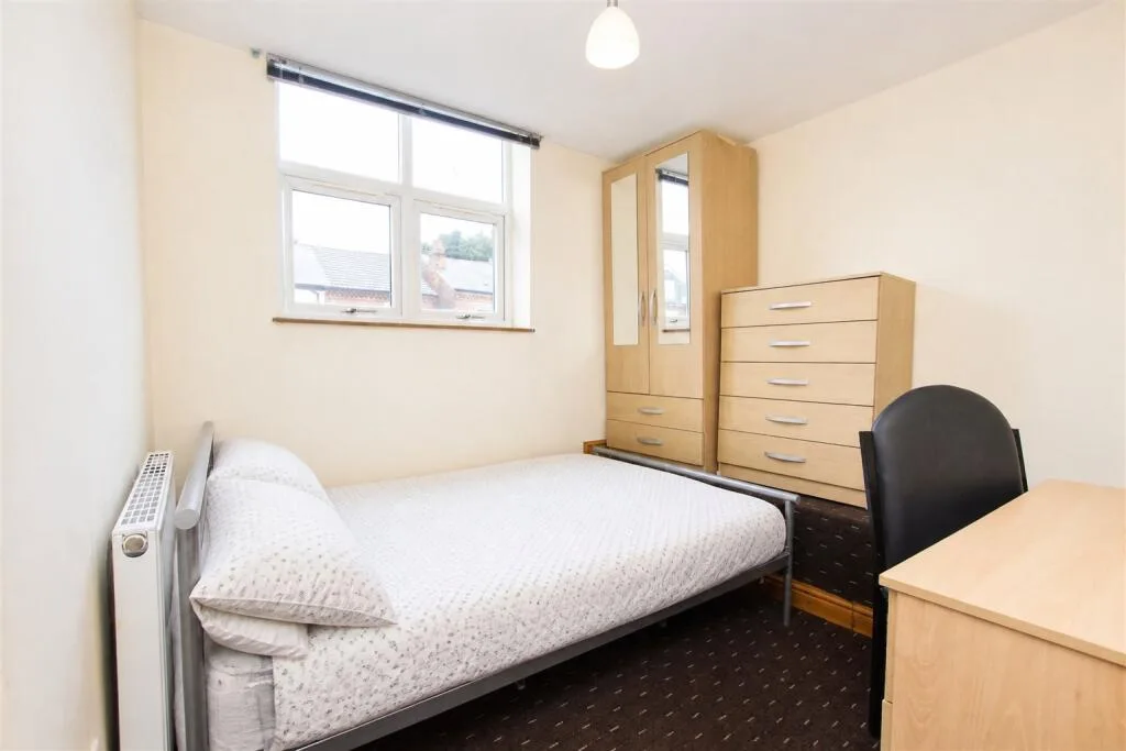 6 bedroom house for rent