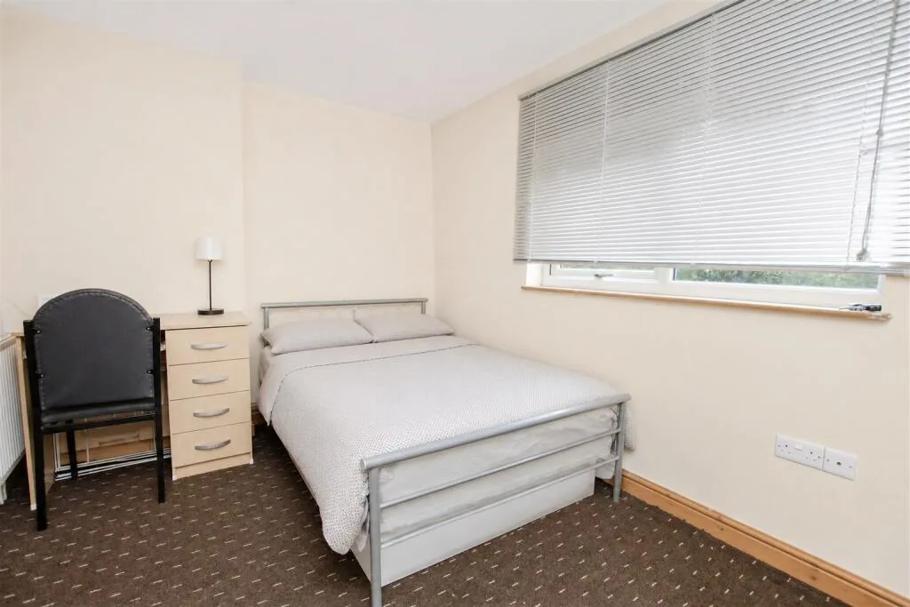 6 bedroom house for rent