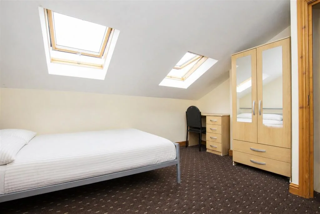 6 bedroom house for rent
