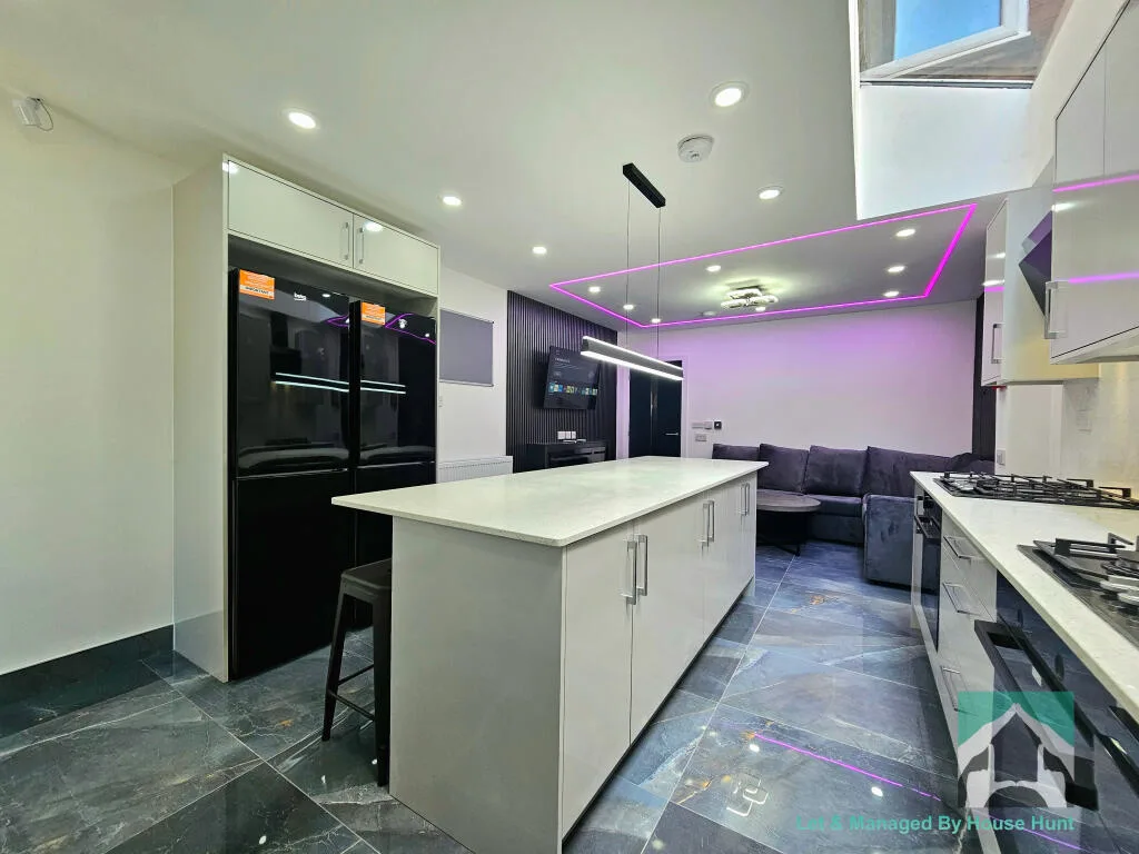 7 bedroom terraced house for rent