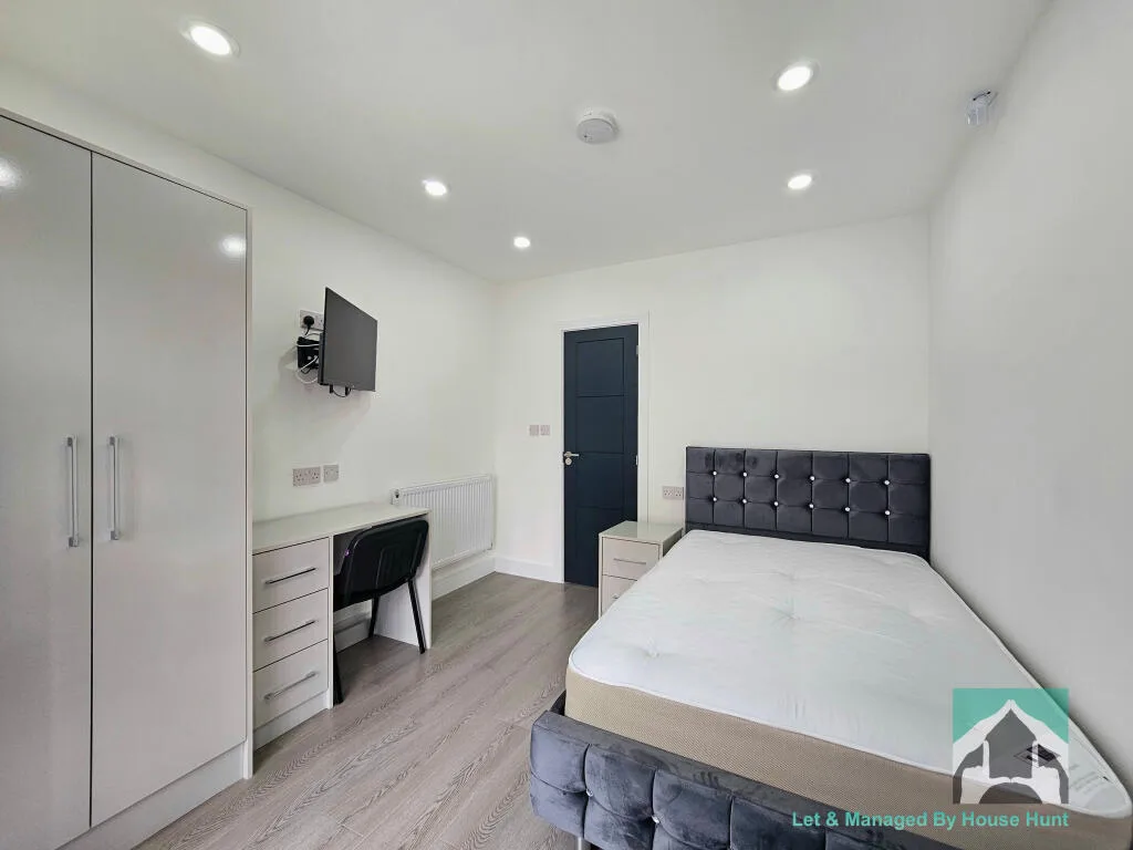 7 bedroom terraced house for rent