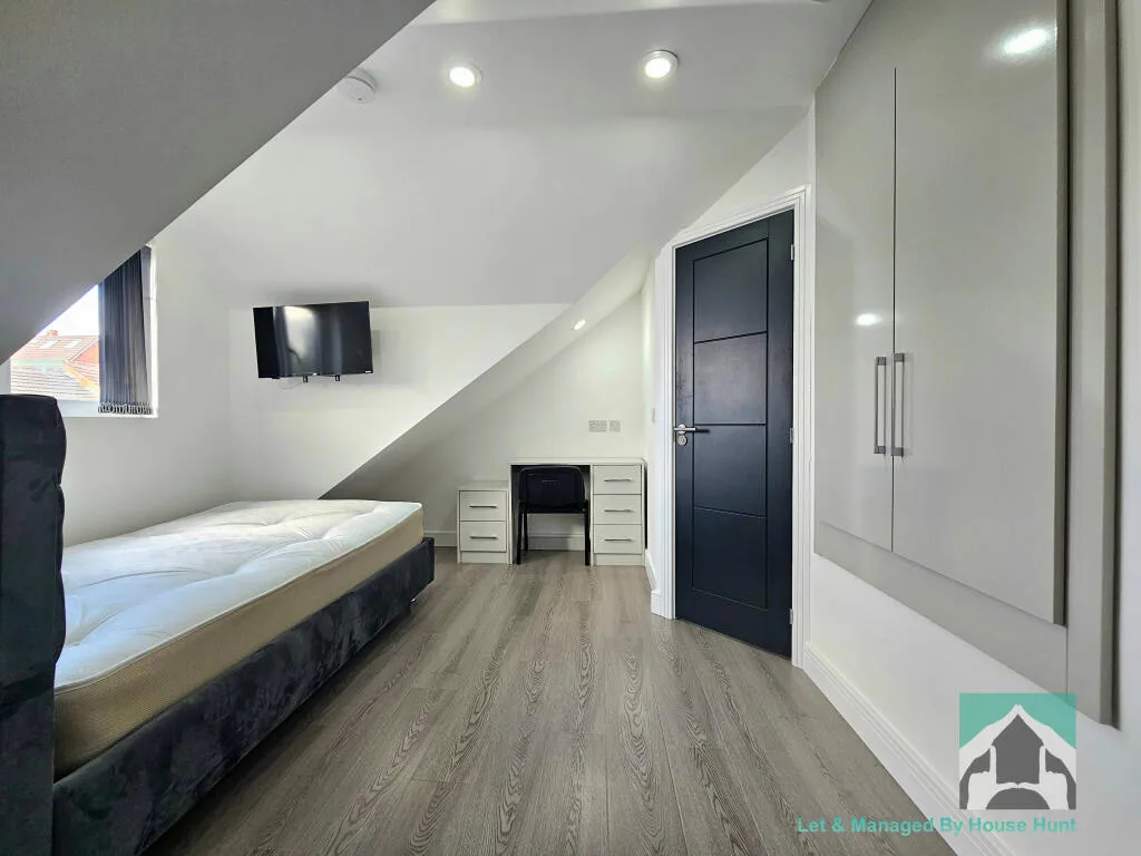 7 bedroom terraced house for rent