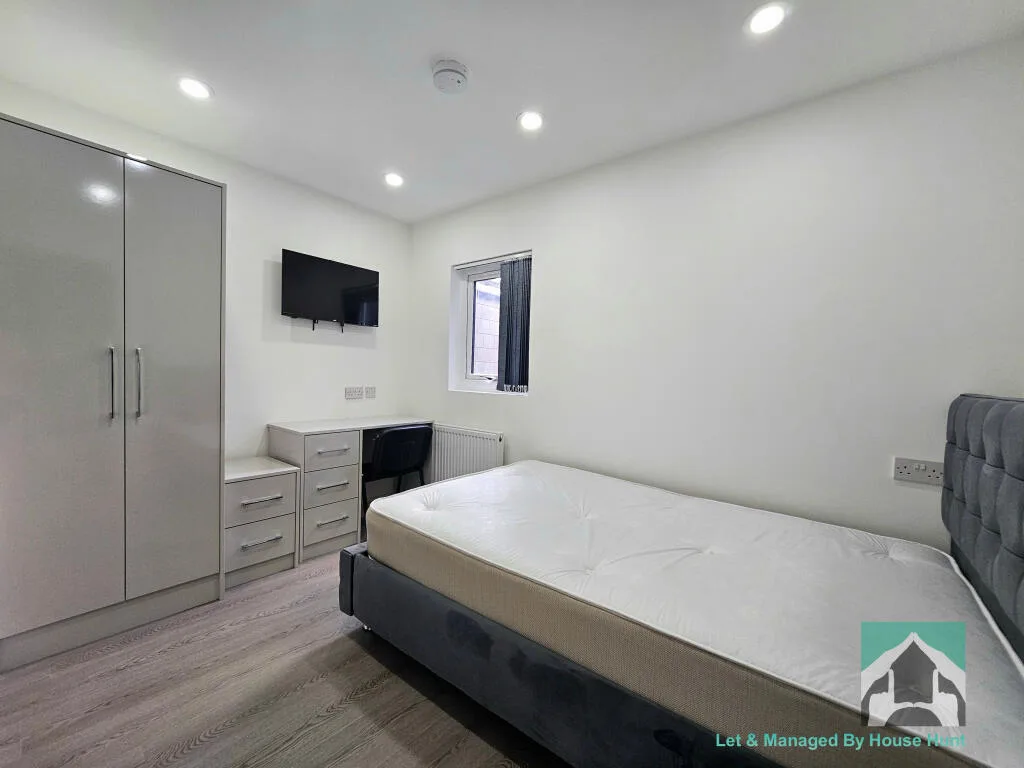 7 bedroom terraced house for rent