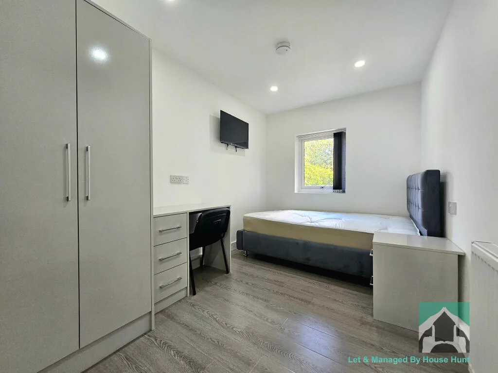 7 bedroom terraced house for rent