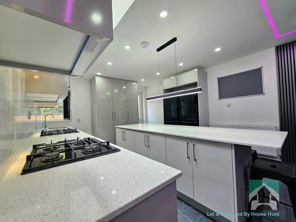 7 bedroom terraced house for rent