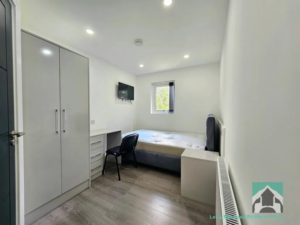7 bedroom terraced house for rent