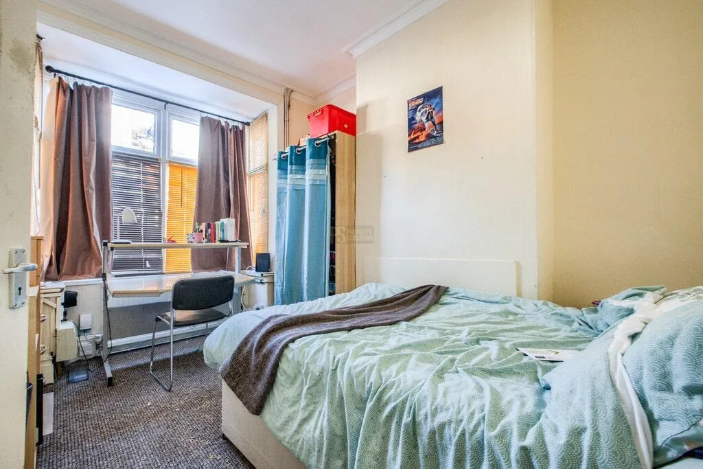 5 bedroom terraced house for rent