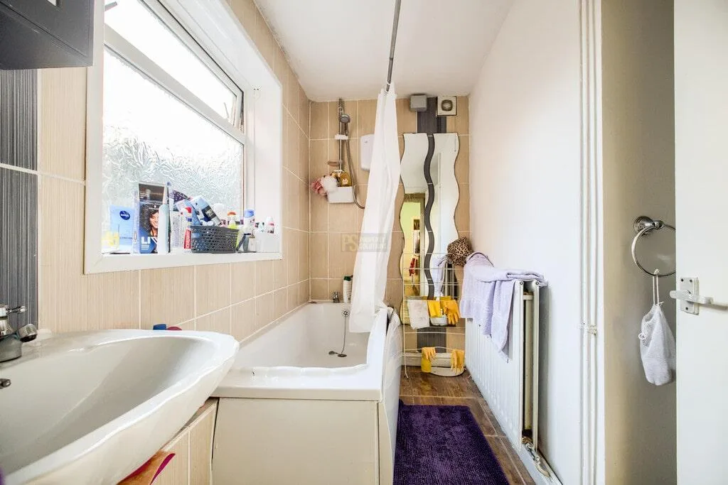 5 bedroom terraced house for rent