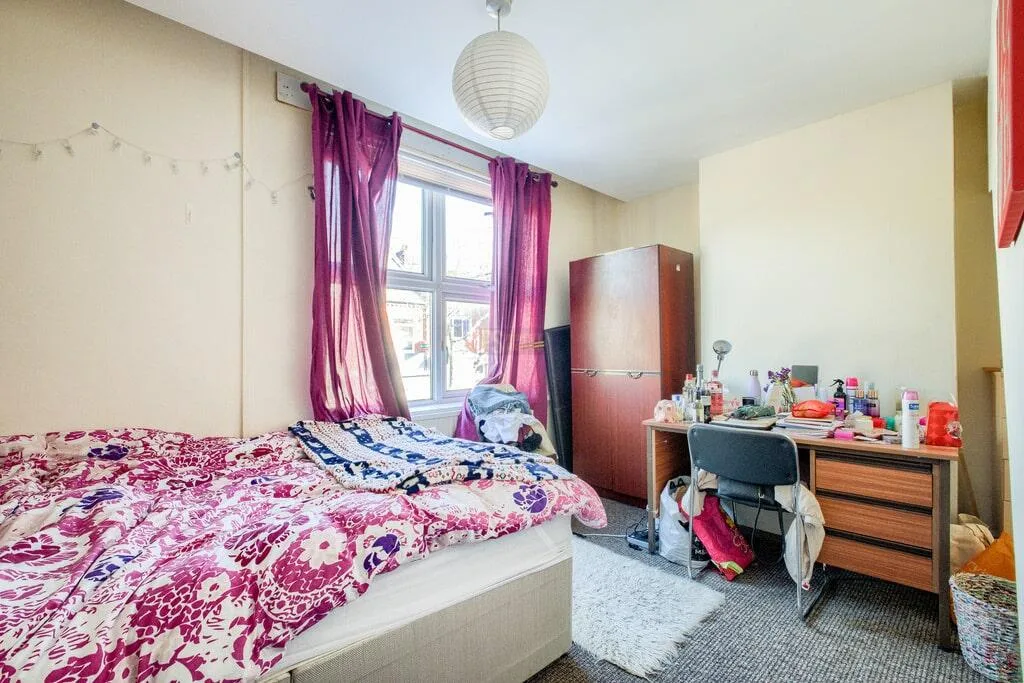 5 bedroom terraced house for rent
