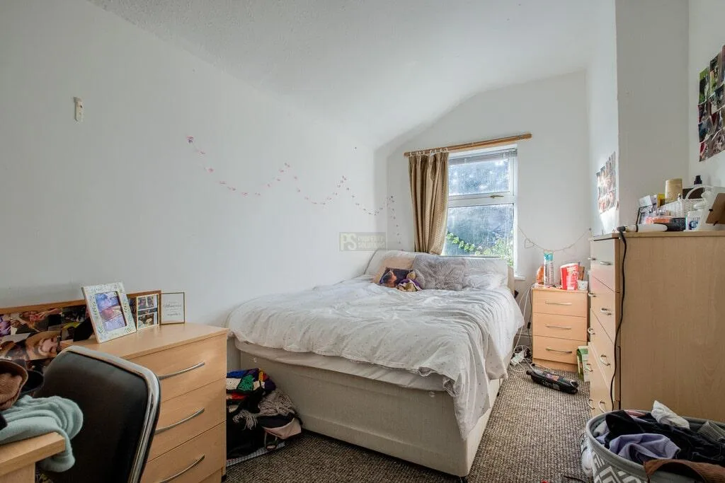 5 bedroom terraced house for rent