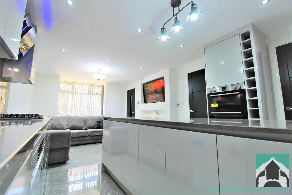 5 bedroom house for rent