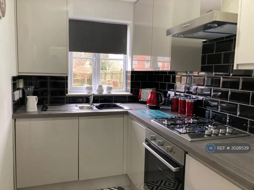 1 bedroom maisonette for rent