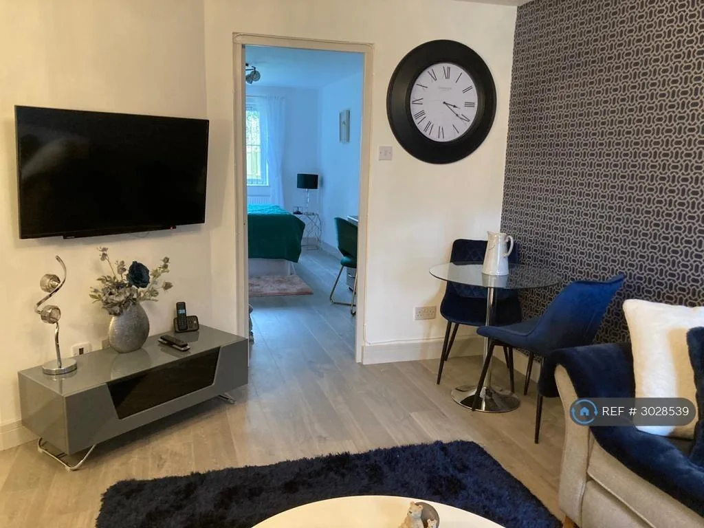 1 bedroom maisonette for rent