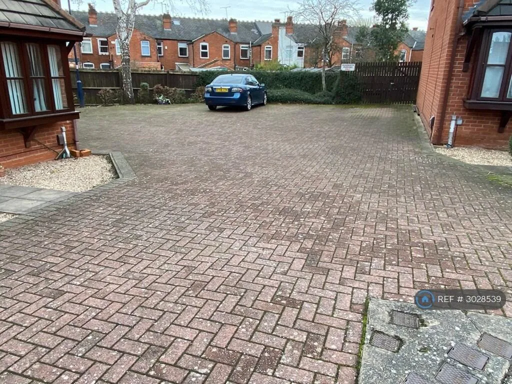 1 bedroom maisonette for rent