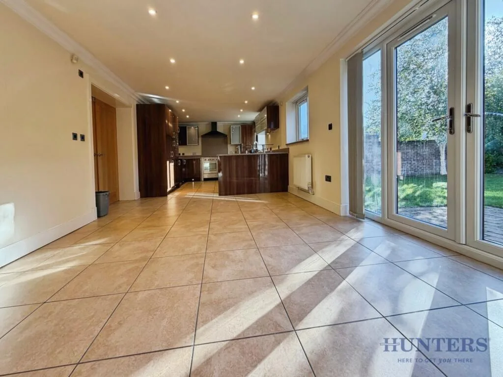 4 bedroom detached house for rent