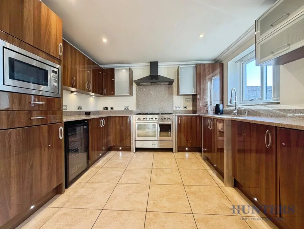 4 bedroom detached house for rent