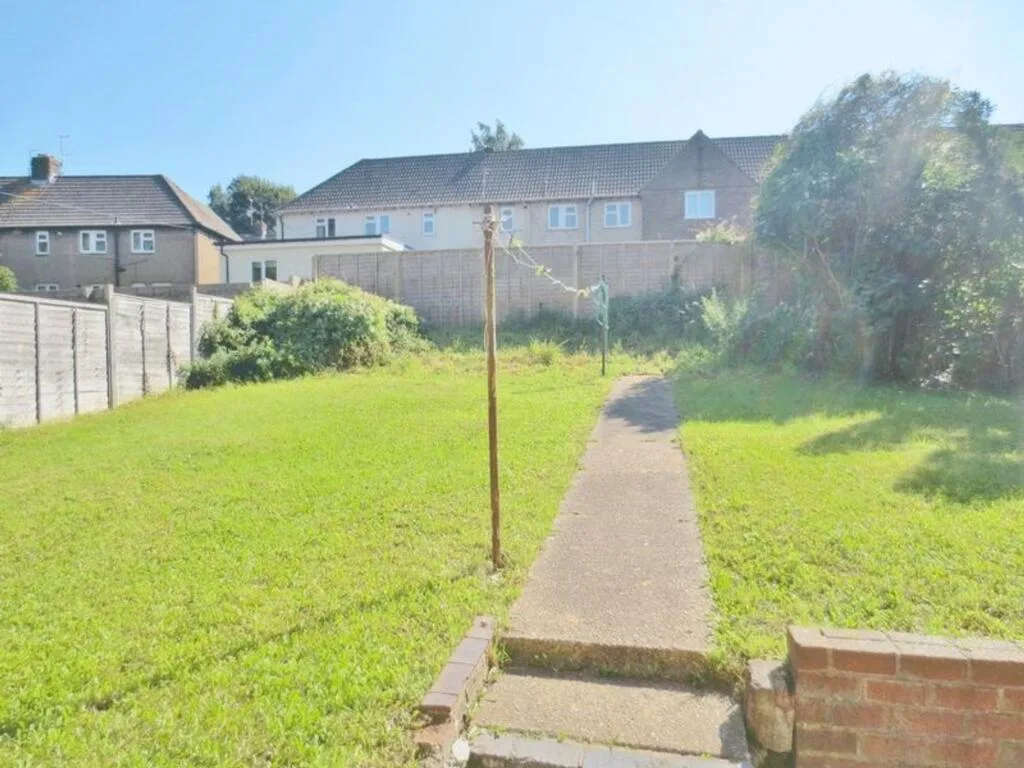 5 bedroom semi-detached house for rent