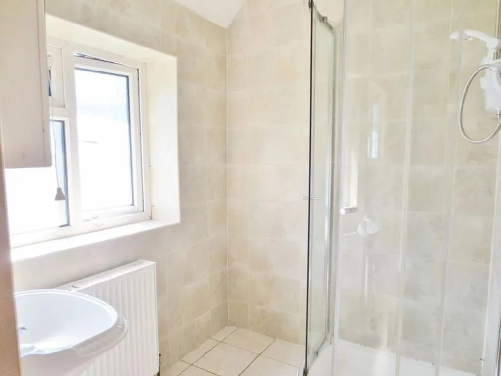 5 bedroom semi-detached house for rent