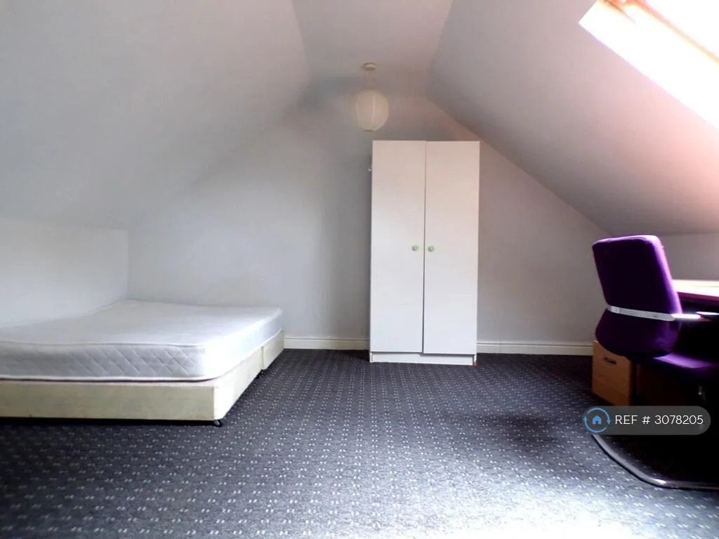 6 bedroom semi-detached house for rent