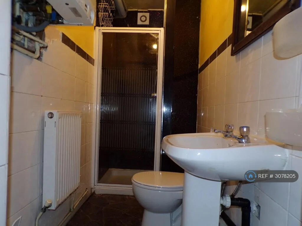 6 bedroom semi-detached house for rent