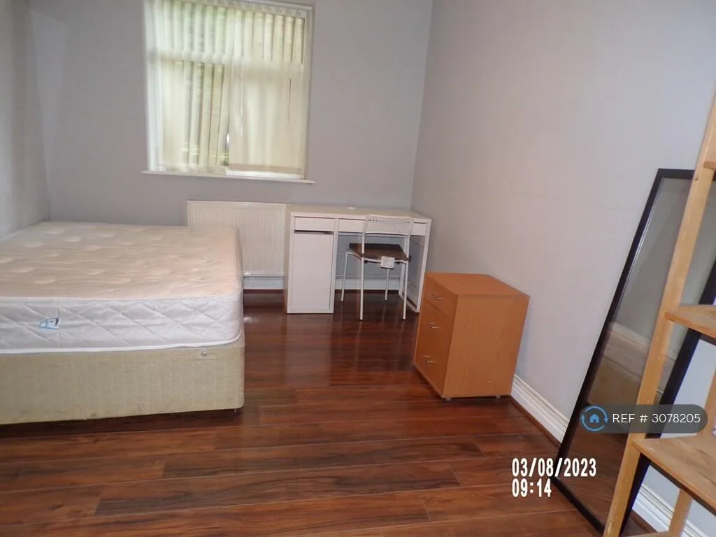 6 bedroom semi-detached house for rent