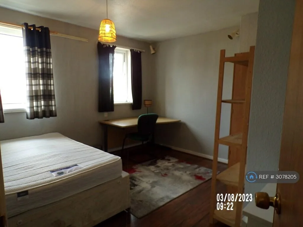6 bedroom semi-detached house for rent