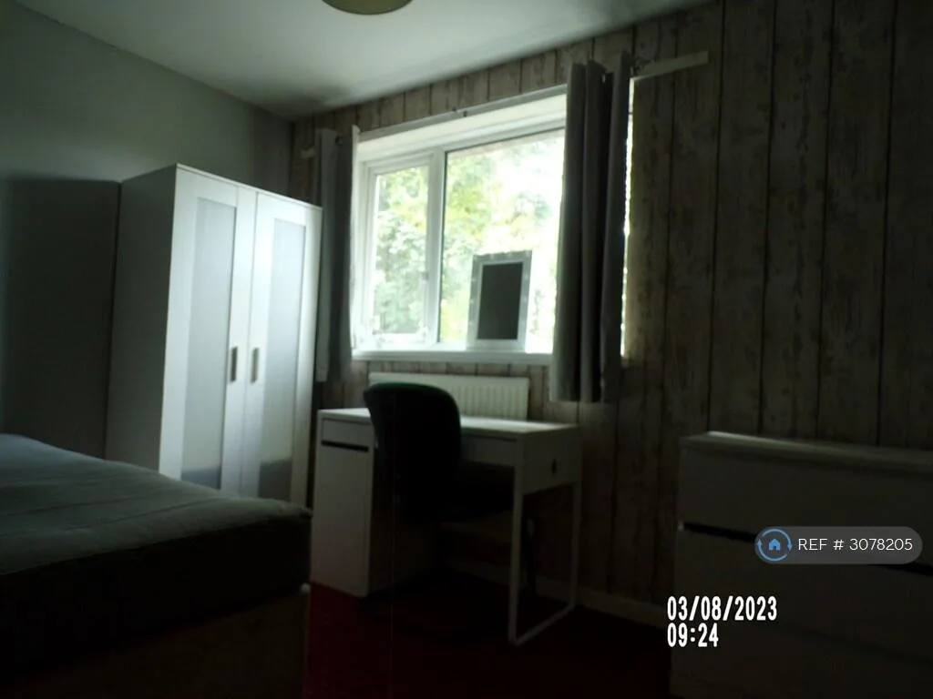 6 bedroom semi-detached house for rent