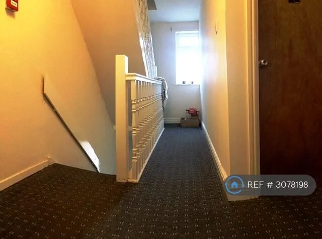 6 bedroom semi-detached house for rent